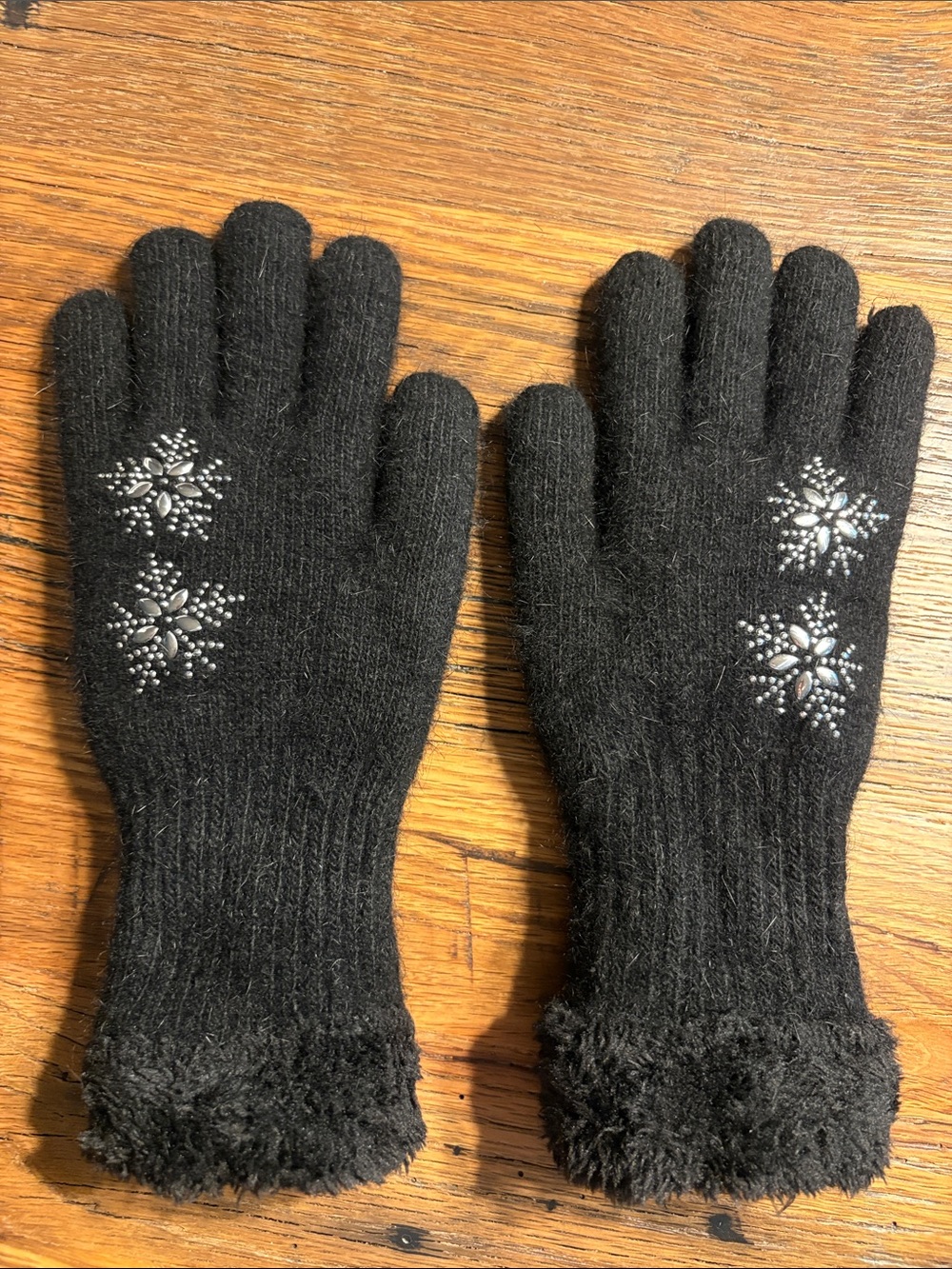 Cozy Black Women's Knit Winter Gloves with Snowflake Stud Accents